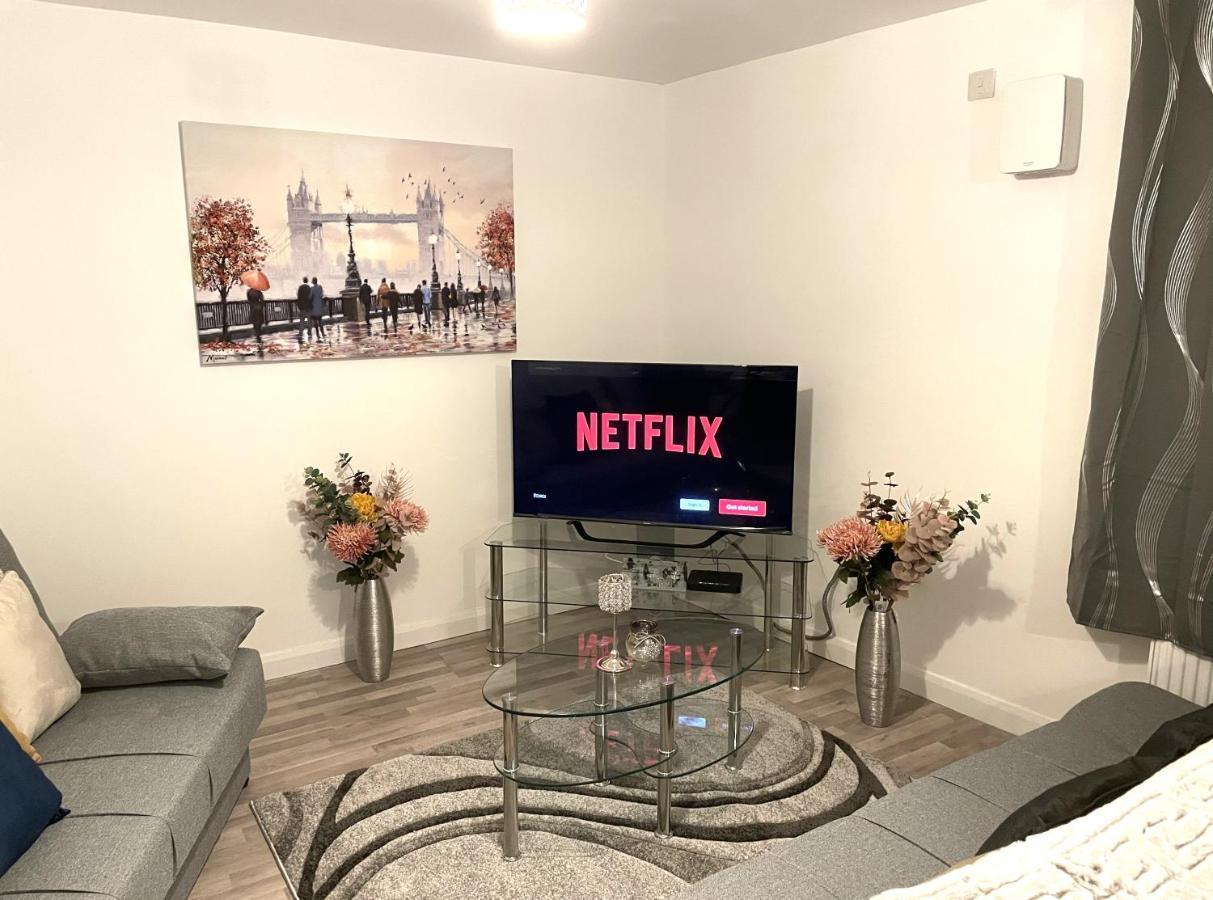 Supreme - 1 Bedroom Apart Sleeps 4 Short/Long Stay Джилингам Екстериор снимка