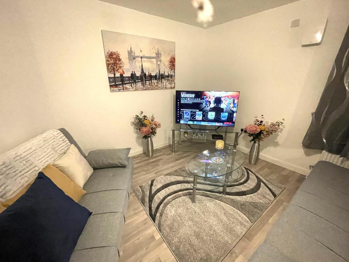 Supreme - 1 Bedroom Apart Sleeps 4 Short/Long Stay Джилингам Екстериор снимка