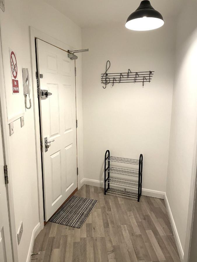 Supreme - 1 Bedroom Apart Sleeps 4 Short/Long Stay Джилингам Екстериор снимка