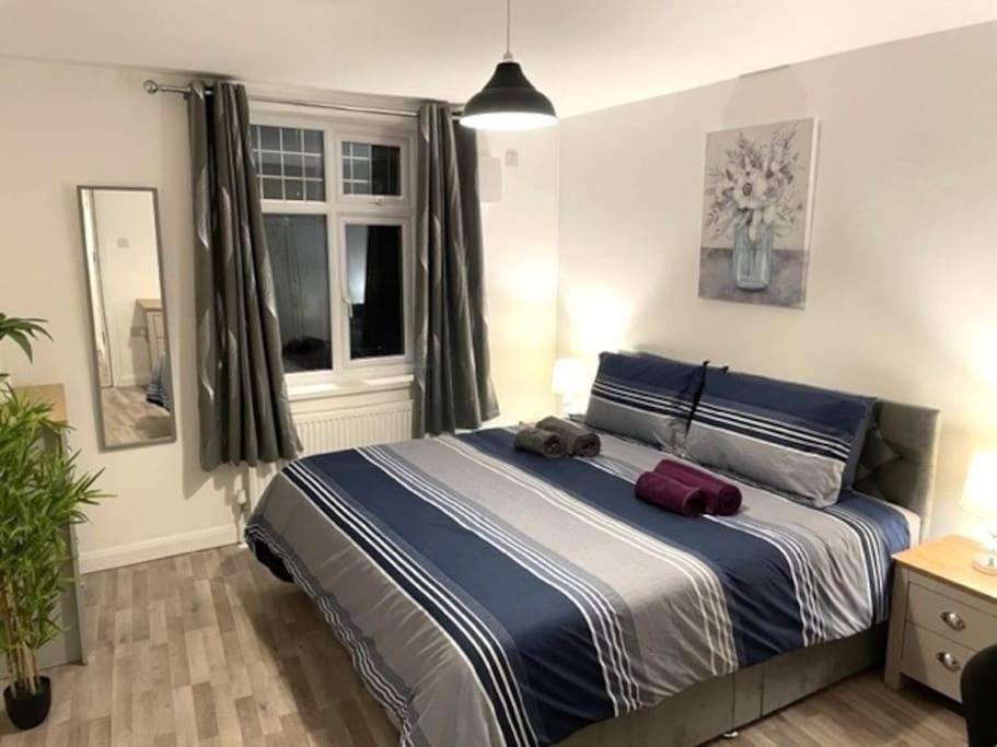 Supreme - 1 Bedroom Apart Sleeps 4 Short/Long Stay Джилингам Екстериор снимка