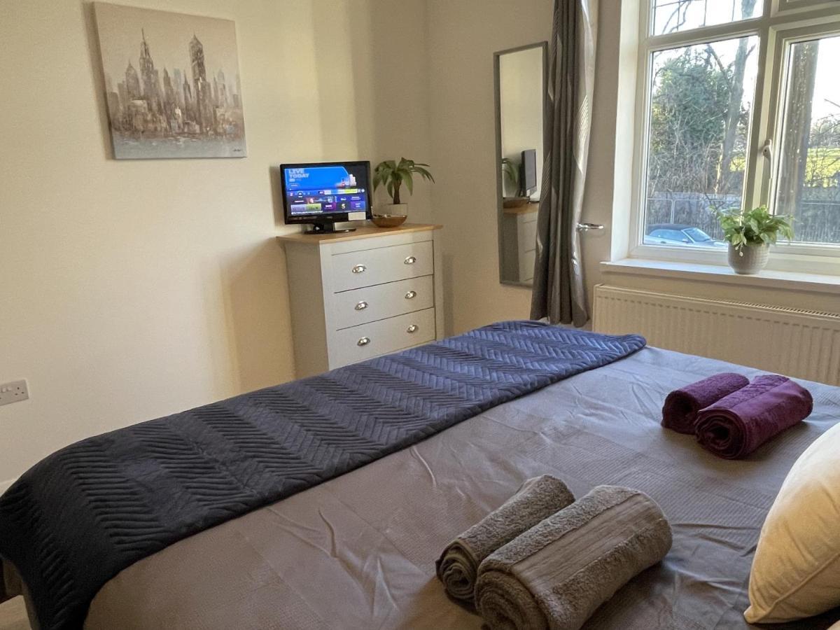 Supreme - 1 Bedroom Apart Sleeps 4 Short/Long Stay Джилингам Екстериор снимка