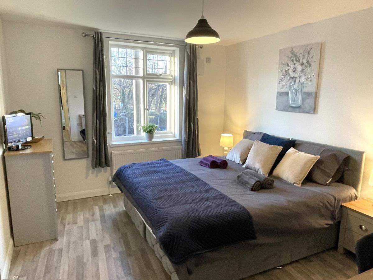 Supreme - 1 Bedroom Apart Sleeps 4 Short/Long Stay Джилингам Екстериор снимка